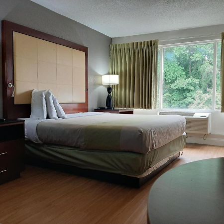 Econo Lodge Airport Near Billy Graham Parkway 샬럿 외부 사진