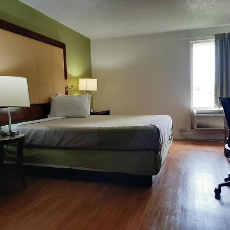 Econo Lodge Airport Near Billy Graham Parkway 샬럿 외부 사진