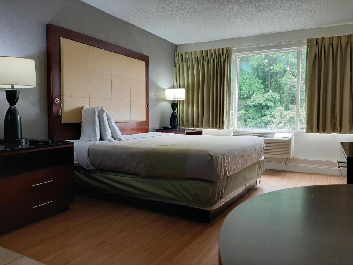 Econo Lodge Airport Near Billy Graham Parkway 샬럿 외부 사진