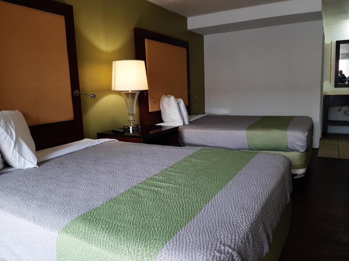 Econo Lodge Airport Near Billy Graham Parkway 샬럿 외부 사진