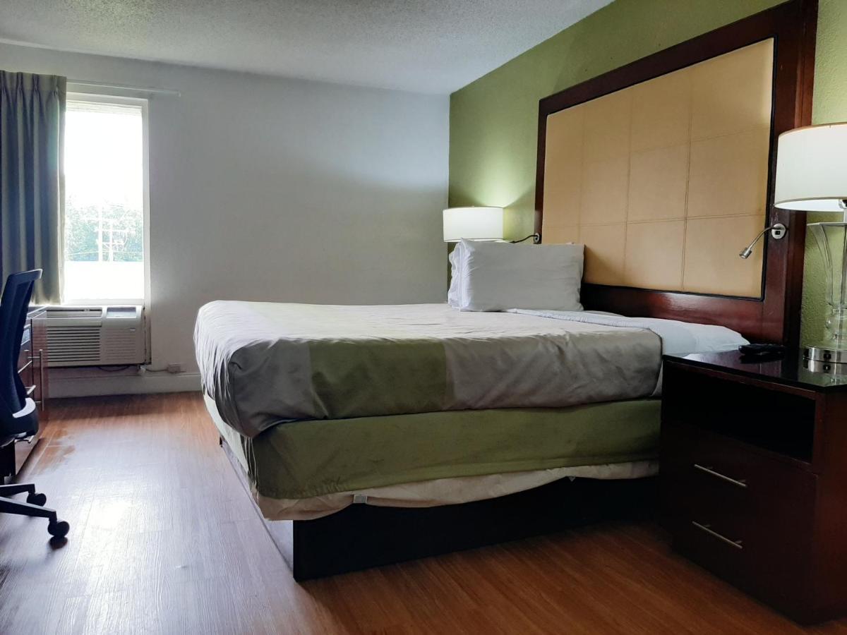 Econo Lodge Airport Near Billy Graham Parkway 샬럿 외부 사진