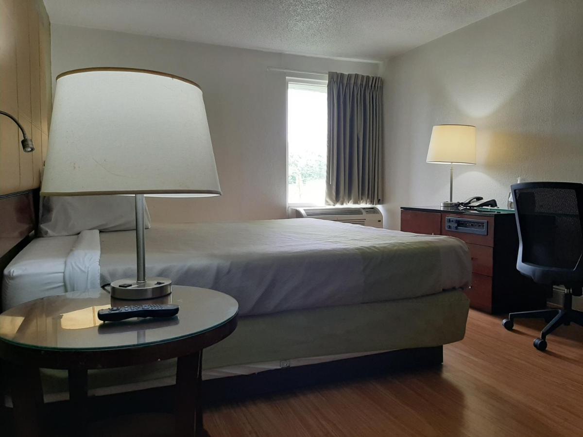Econo Lodge Airport Near Billy Graham Parkway 샬럿 외부 사진