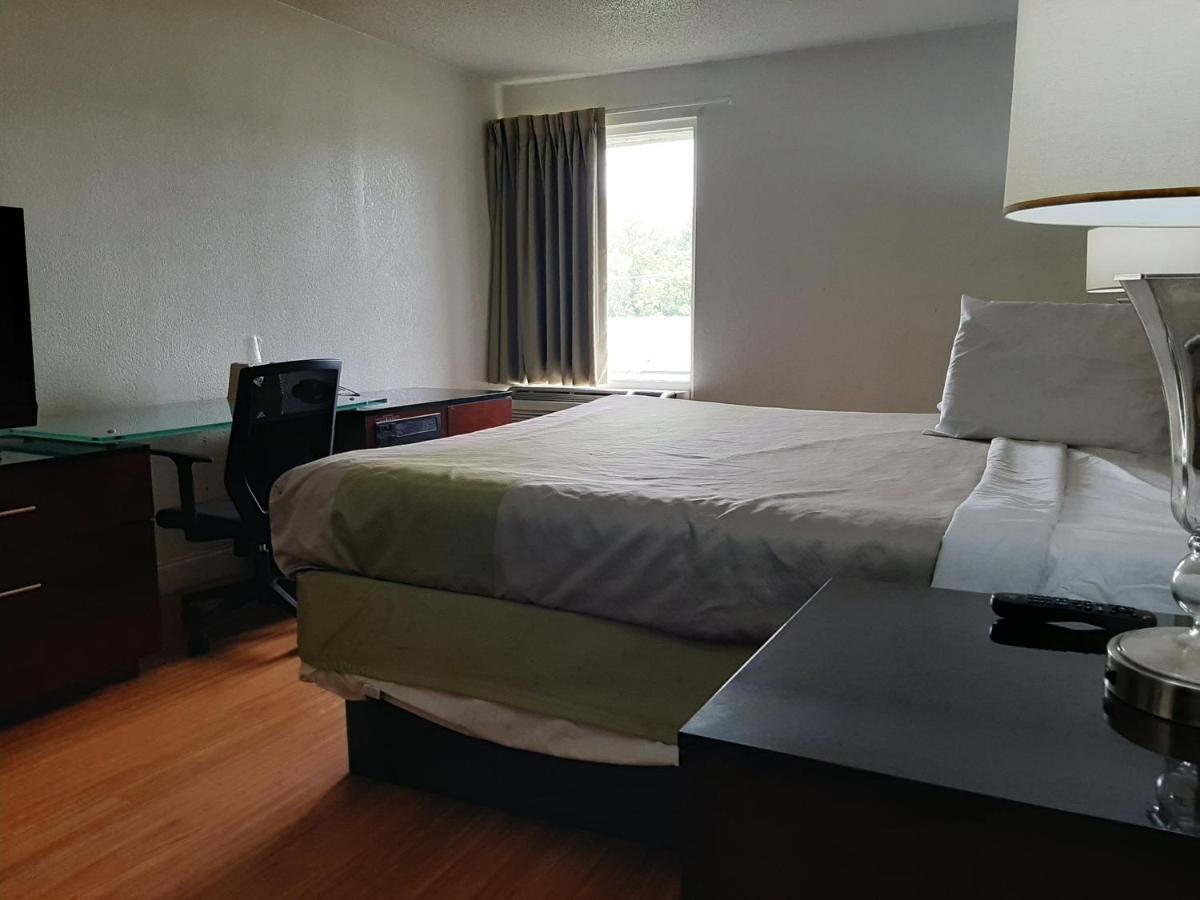 Econo Lodge Airport Near Billy Graham Parkway 샬럿 외부 사진