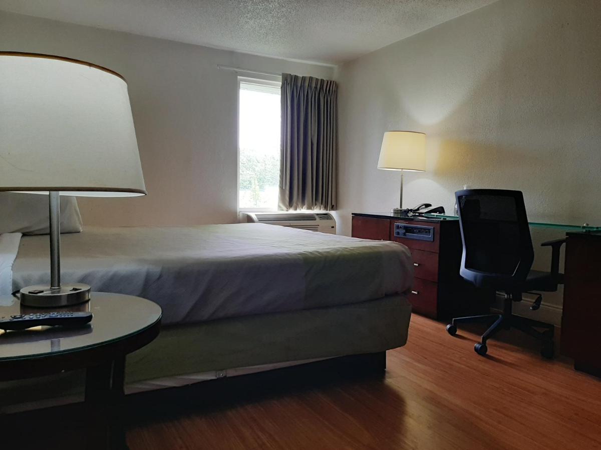 Econo Lodge Airport Near Billy Graham Parkway 샬럿 외부 사진