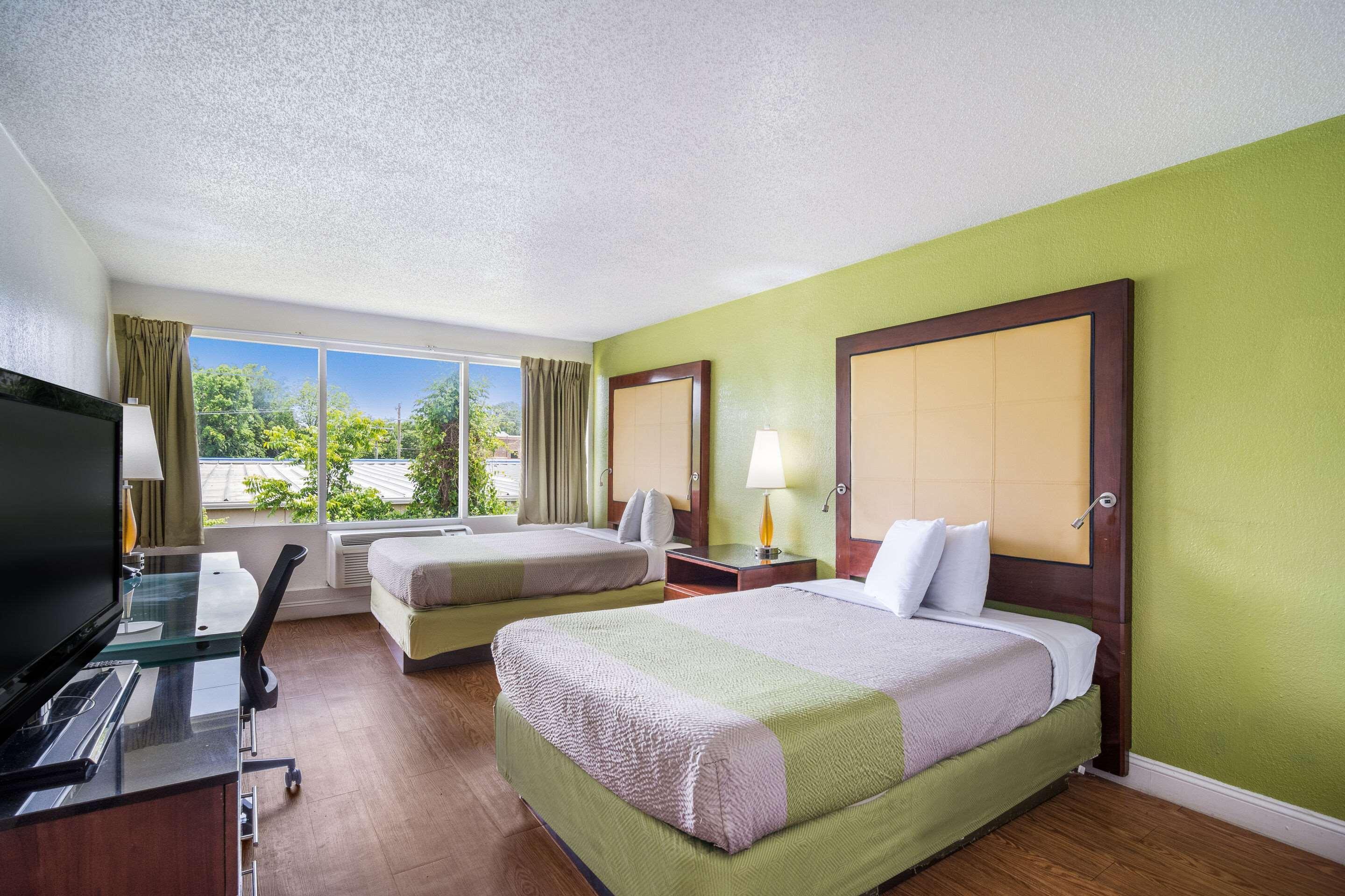 Econo Lodge Airport Near Billy Graham Parkway 샬럿 외부 사진