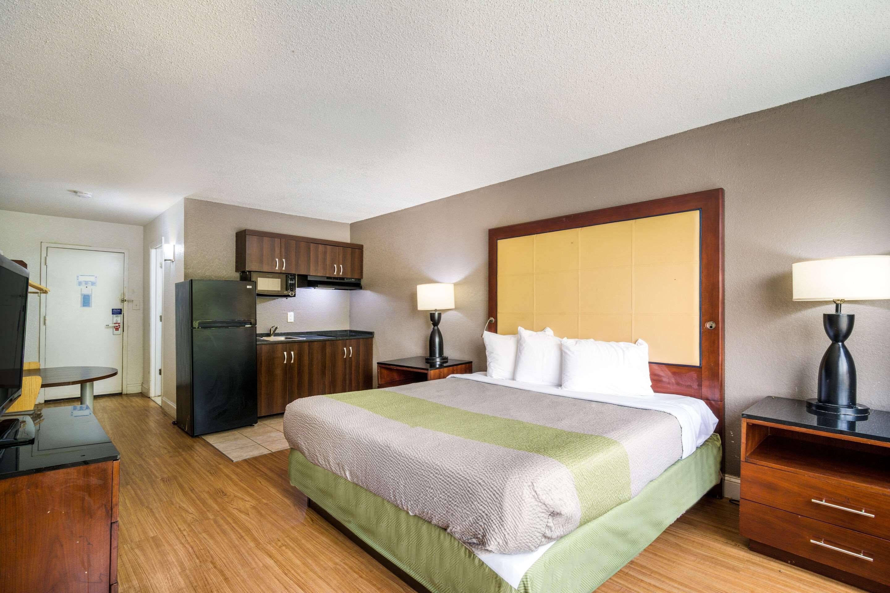Econo Lodge Airport Near Billy Graham Parkway 샬럿 외부 사진