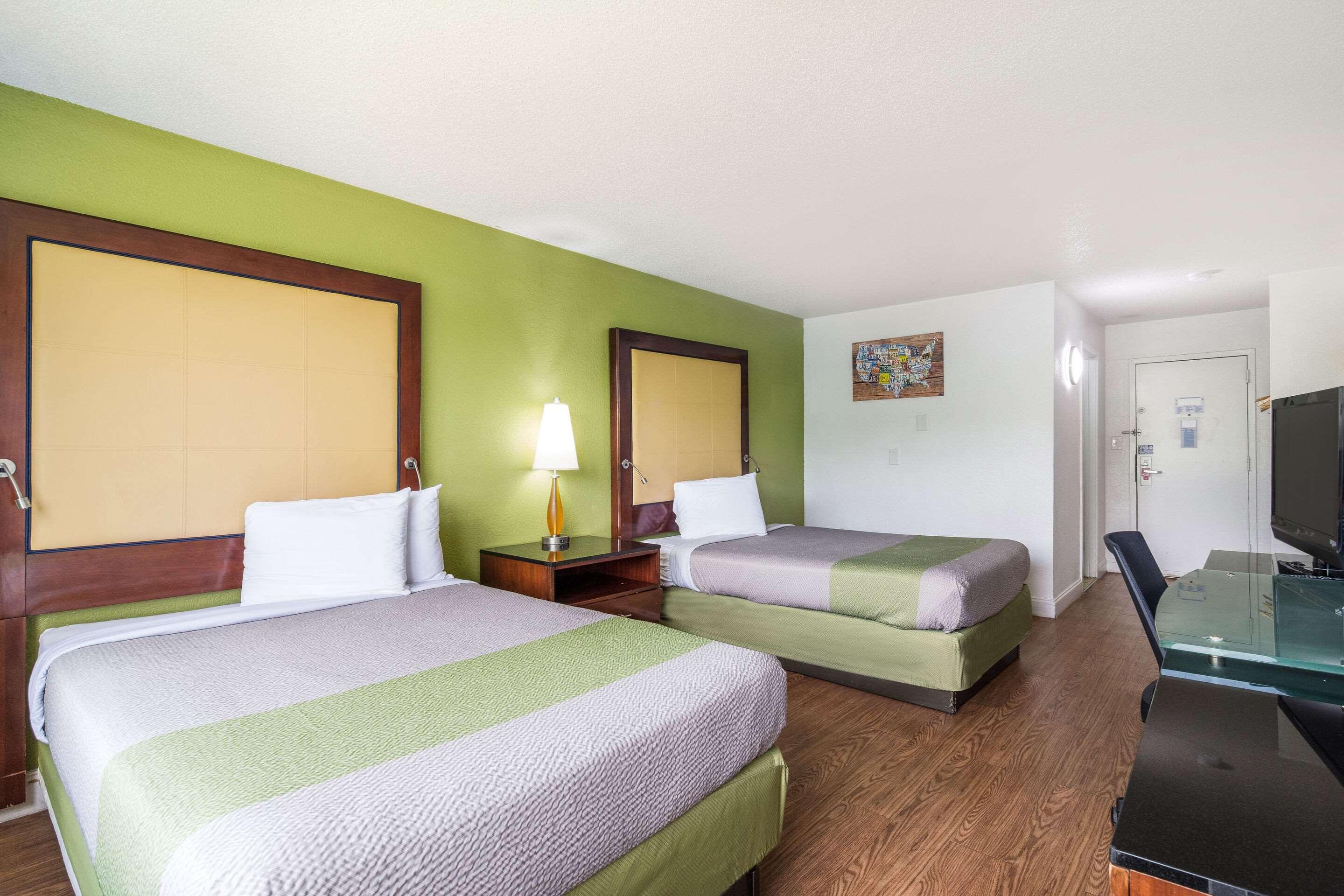 Econo Lodge Airport Near Billy Graham Parkway 샬럿 외부 사진