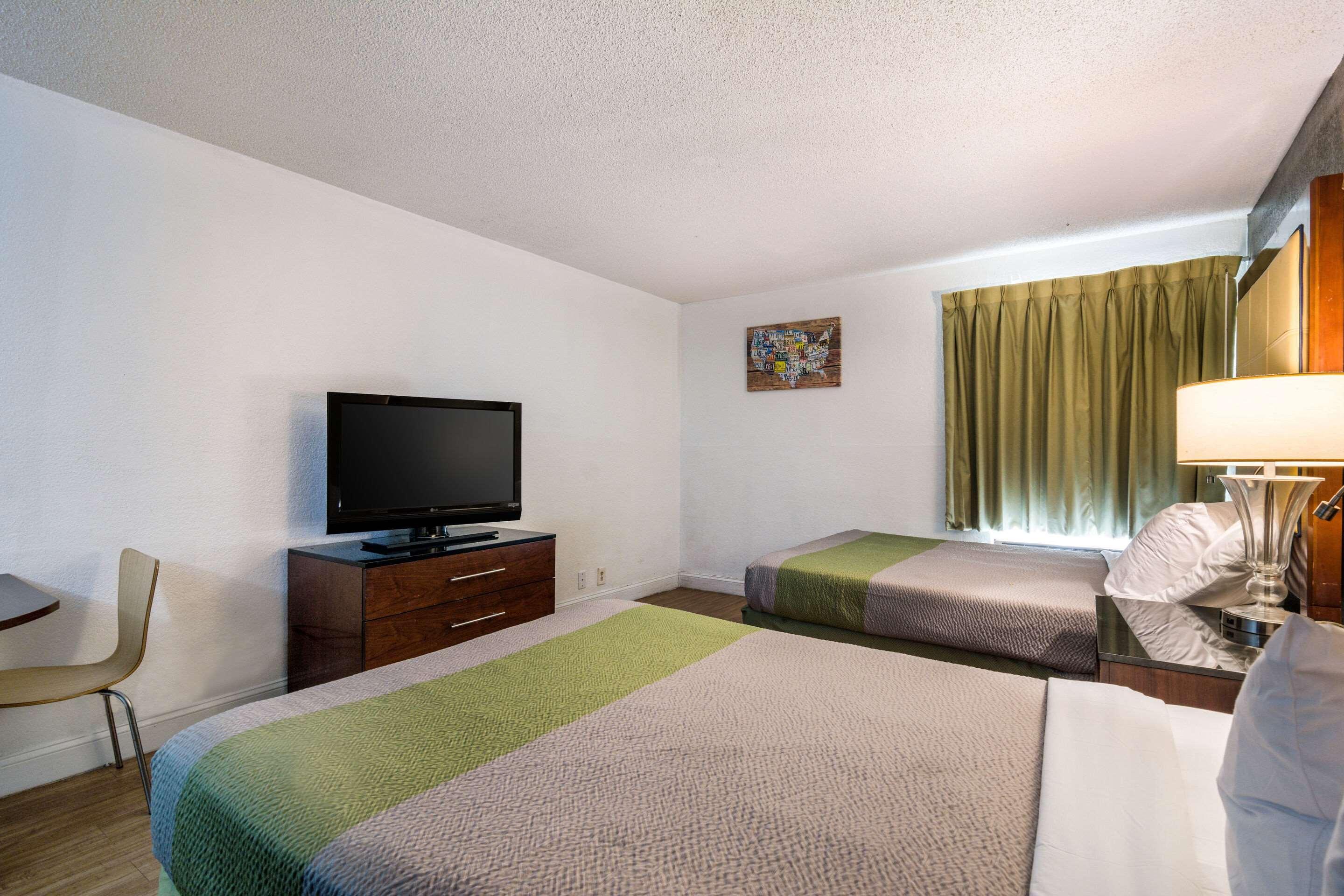 Econo Lodge Airport Near Billy Graham Parkway 샬럿 외부 사진