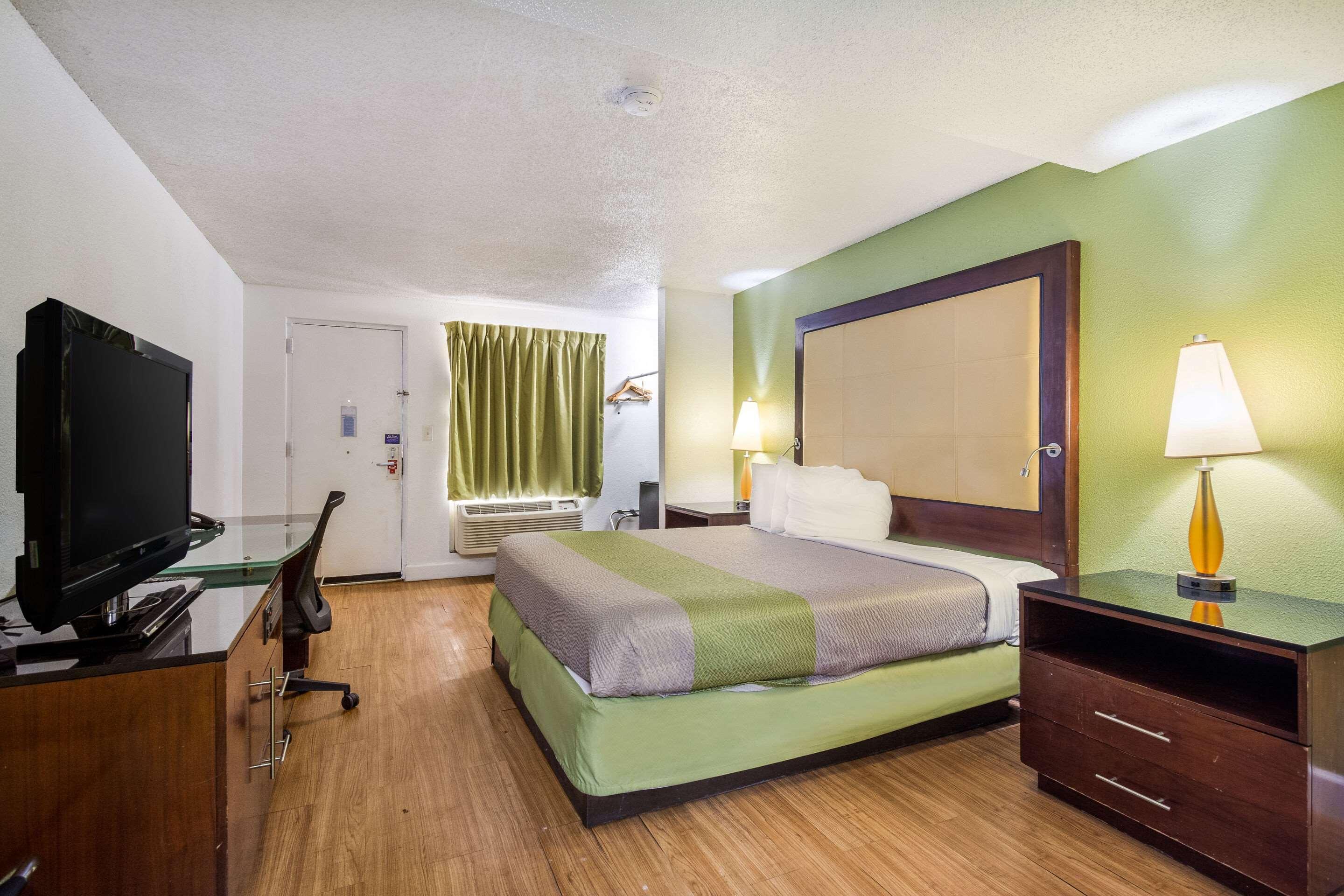 Econo Lodge Airport Near Billy Graham Parkway 샬럿 외부 사진