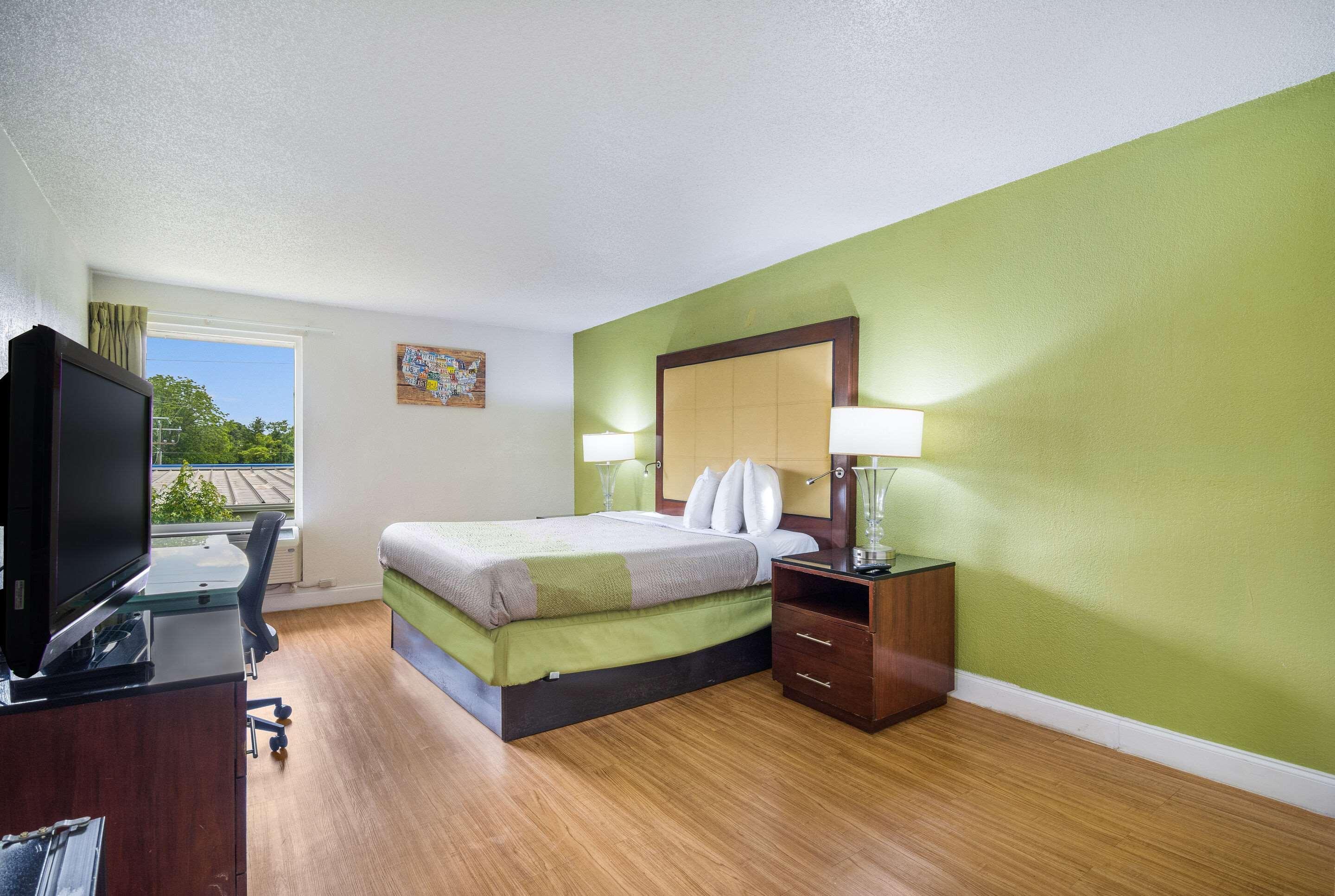 Econo Lodge Airport Near Billy Graham Parkway 샬럿 외부 사진