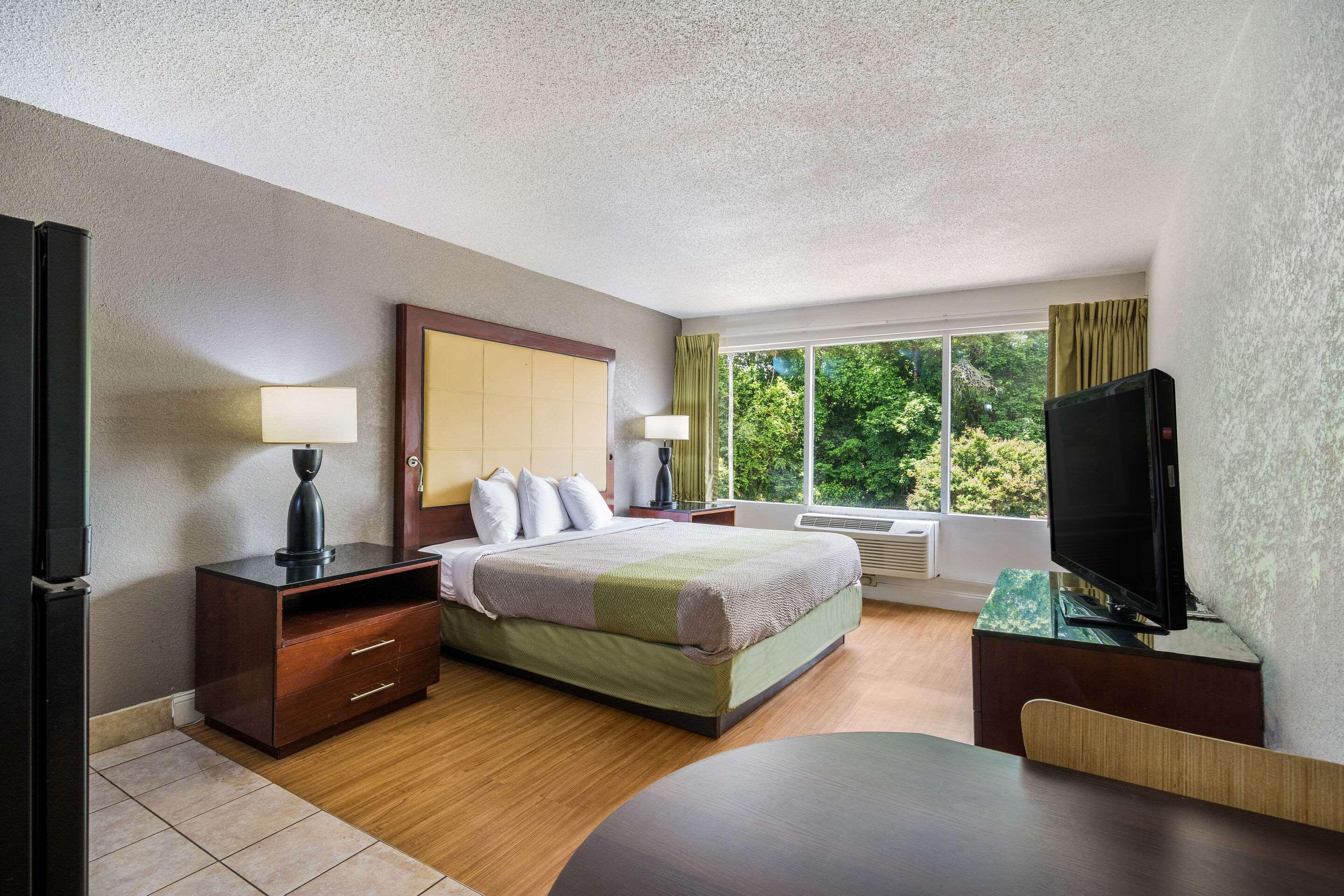 Econo Lodge Airport Near Billy Graham Parkway 샬럿 외부 사진