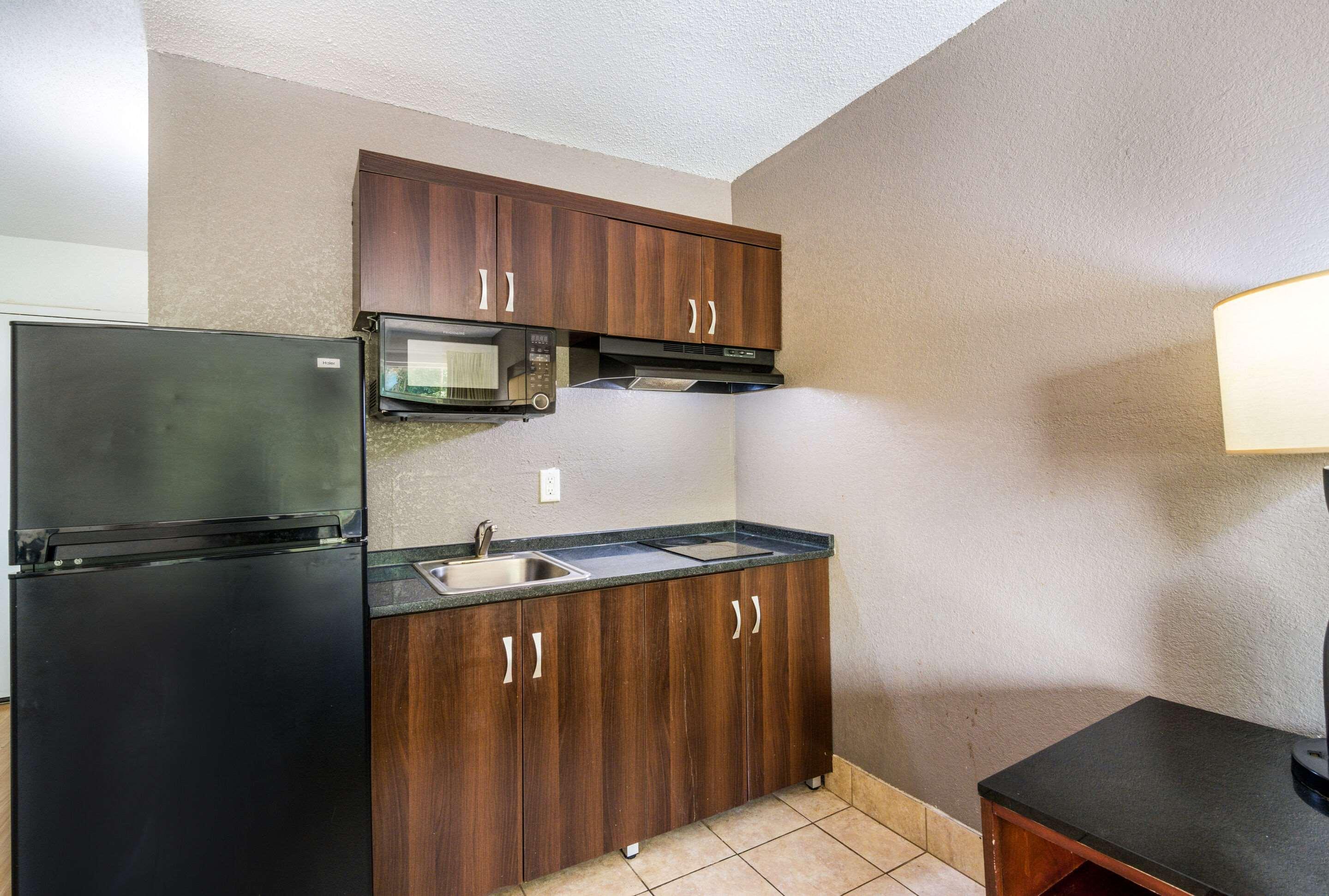 Econo Lodge Airport Near Billy Graham Parkway 샬럿 외부 사진