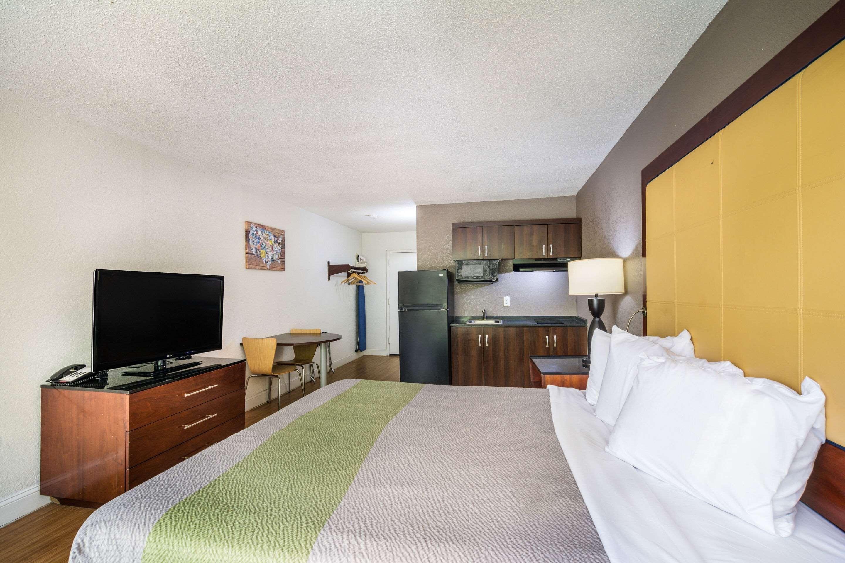 Econo Lodge Airport Near Billy Graham Parkway 샬럿 외부 사진