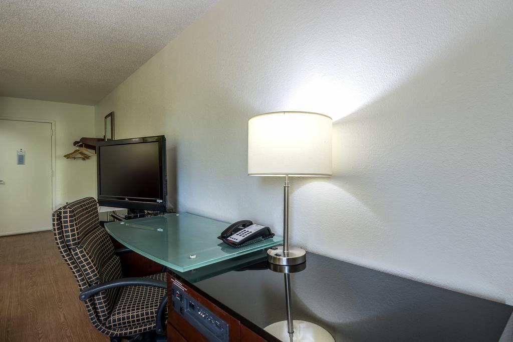 Econo Lodge Airport Near Billy Graham Parkway 샬럿 외부 사진