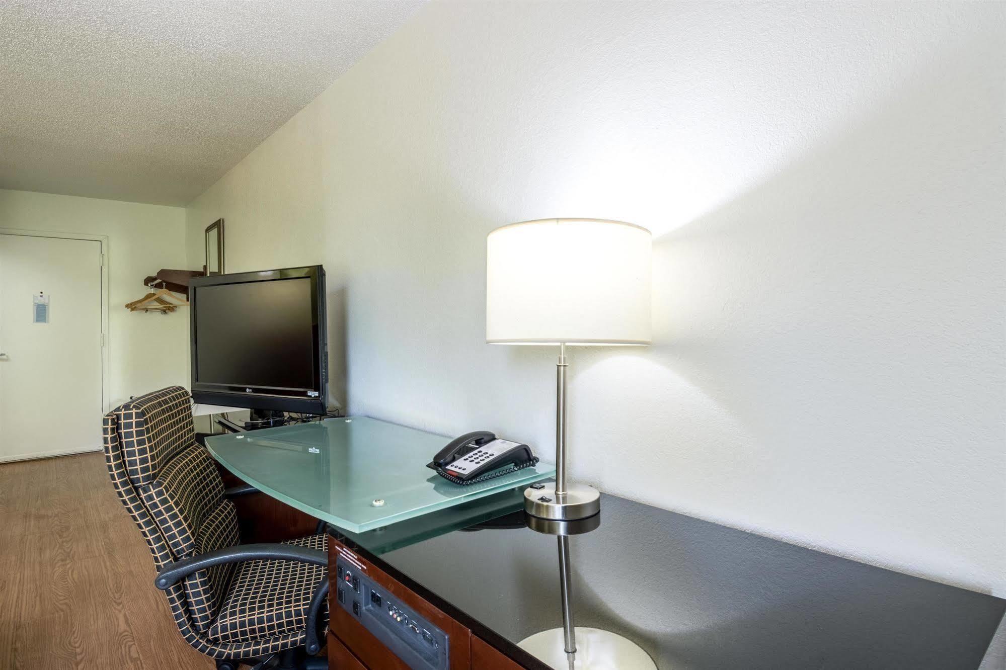 Econo Lodge Airport Near Billy Graham Parkway 샬럿 외부 사진