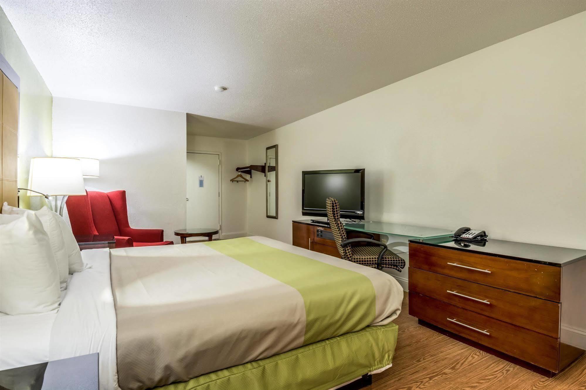 Econo Lodge Airport Near Billy Graham Parkway 샬럿 외부 사진