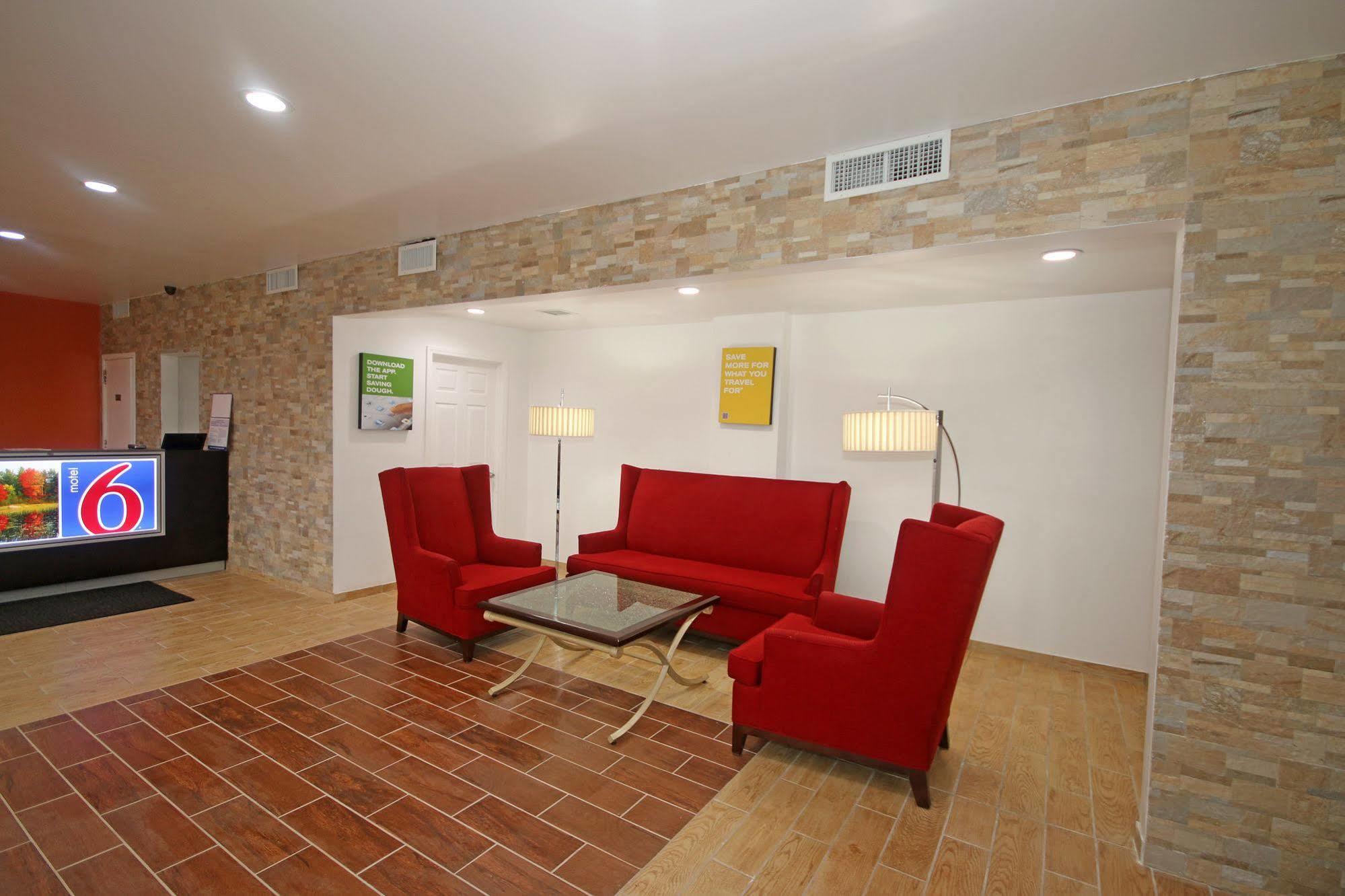 Econo Lodge Airport Near Billy Graham Parkway 샬럿 외부 사진