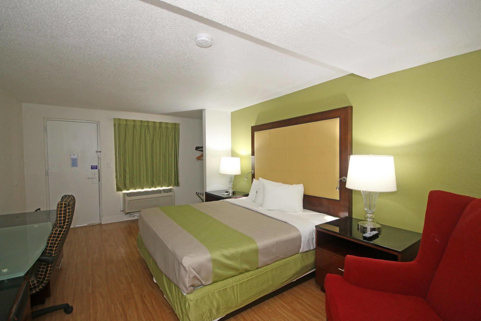 Econo Lodge Airport Near Billy Graham Parkway 샬럿 외부 사진