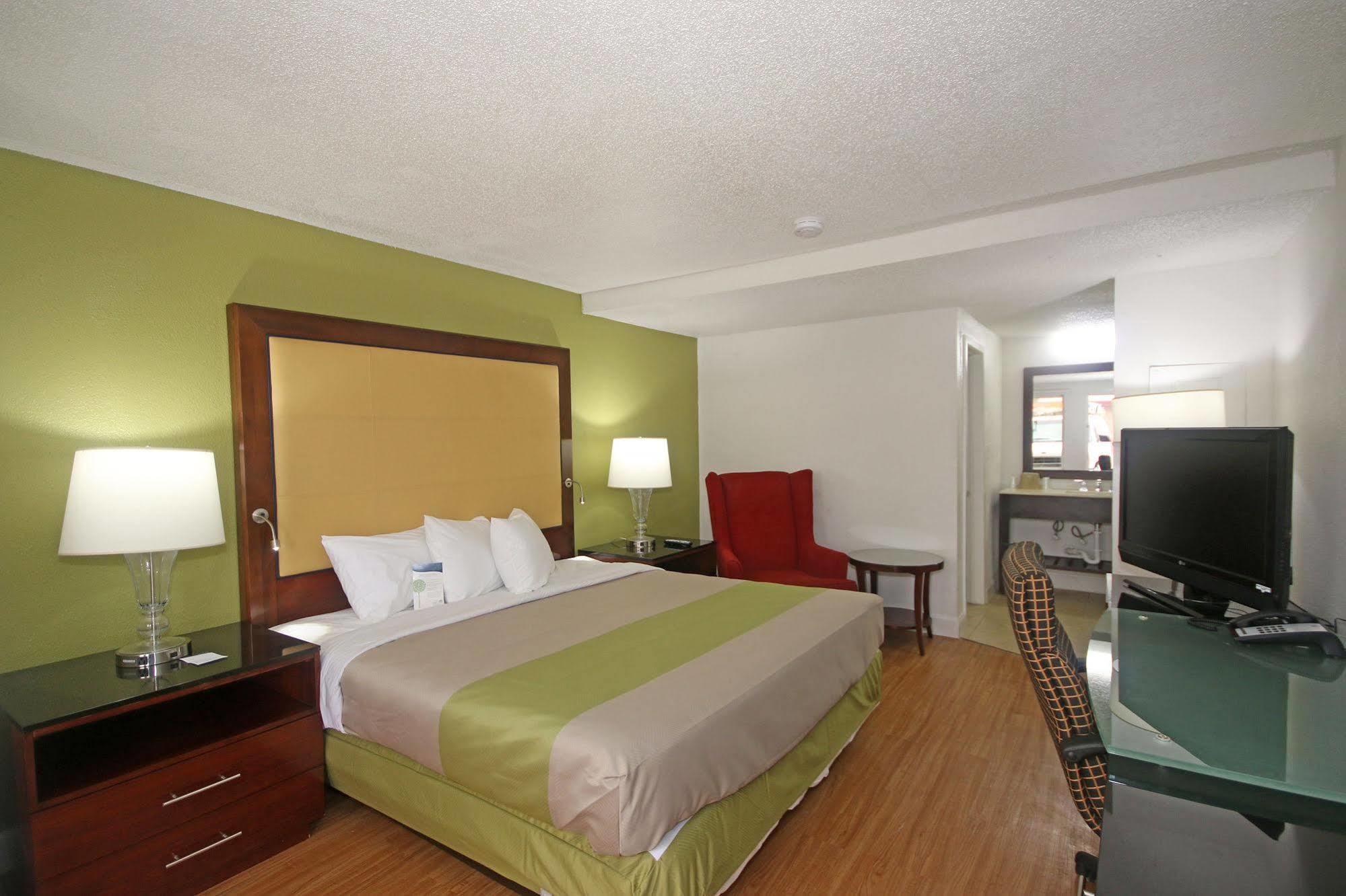 Econo Lodge Airport Near Billy Graham Parkway 샬럿 외부 사진