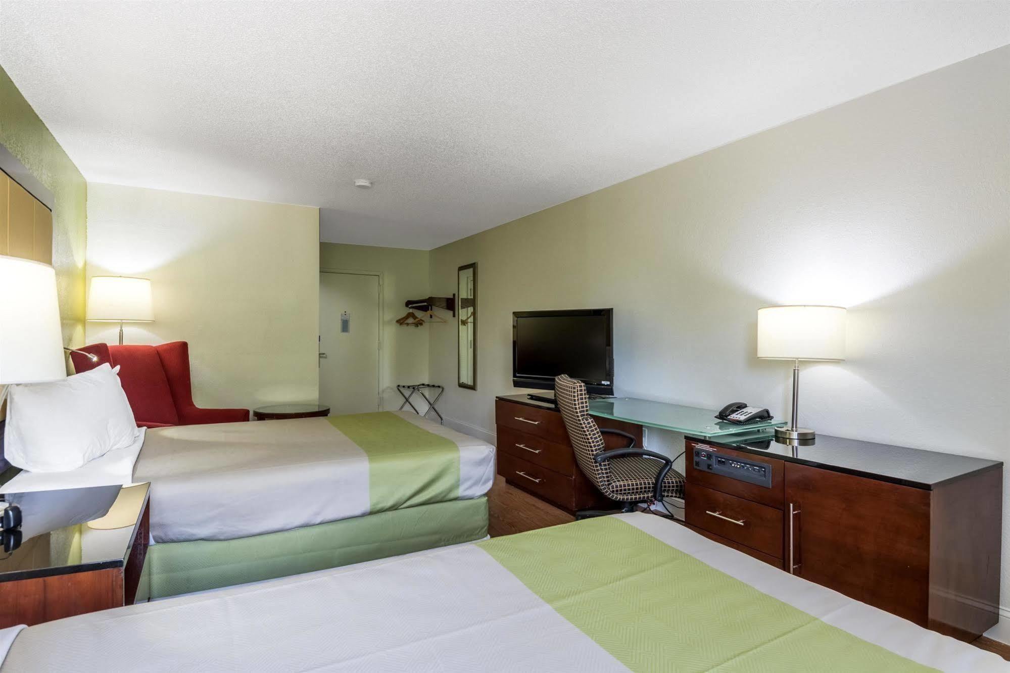 Econo Lodge Airport Near Billy Graham Parkway 샬럿 외부 사진