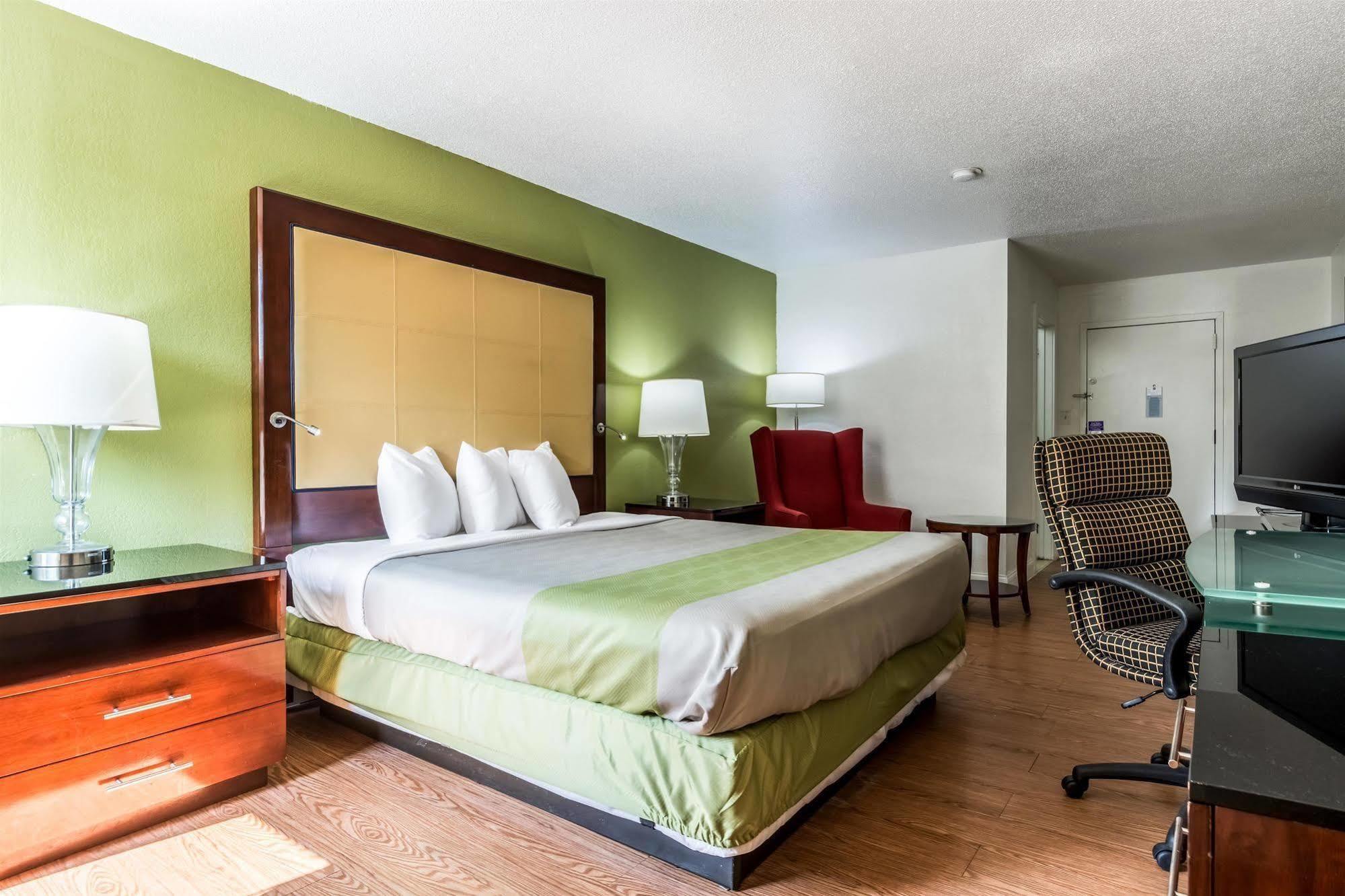 Econo Lodge Airport Near Billy Graham Parkway 샬럿 외부 사진